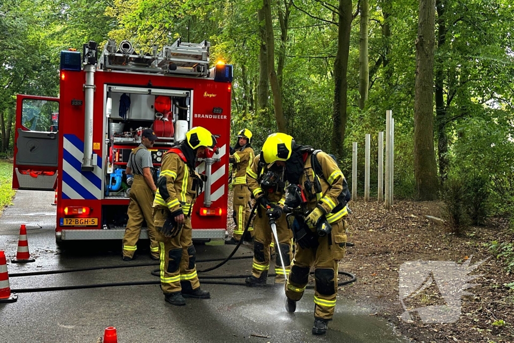 Brand in hut door onbekende oorzaak