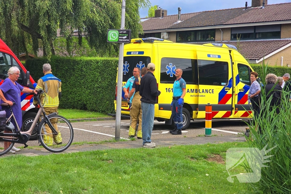 Bestelbus raakt te water