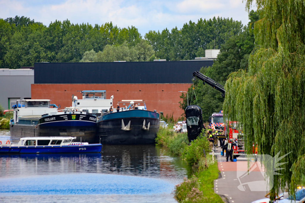Auto te water in grote zoekactie