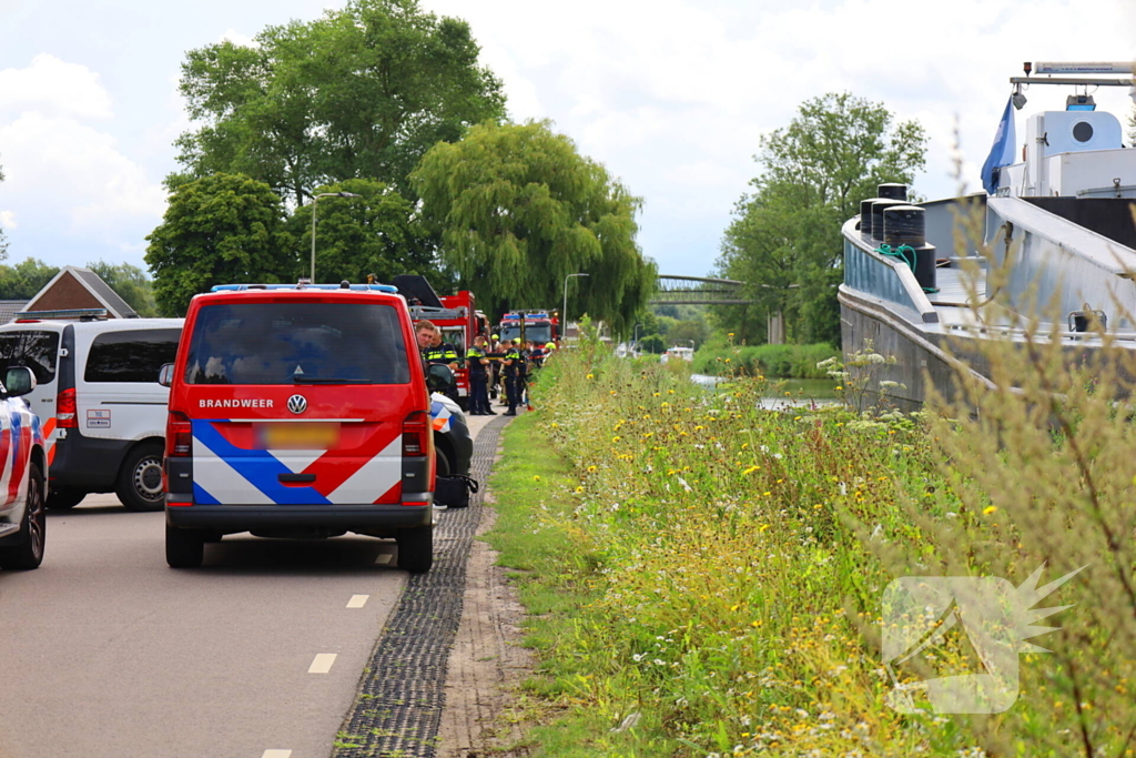 Auto te water in grote zoekactie