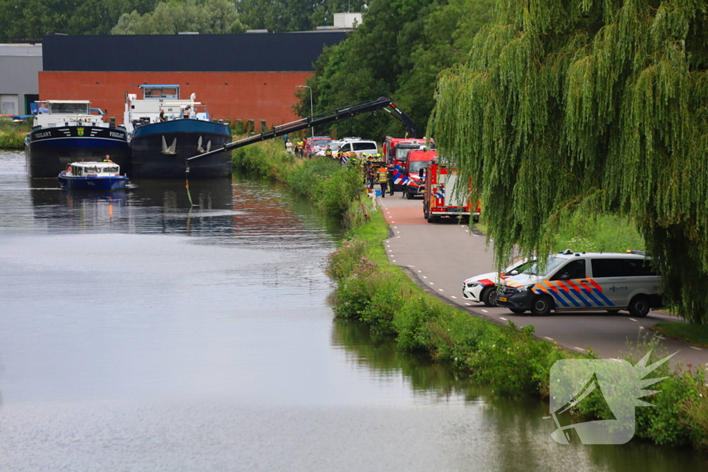 Auto te water in grote zoekactie