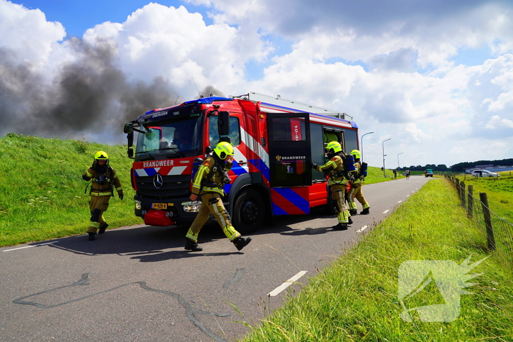 Inzittende ontsnapt aan vuurzee