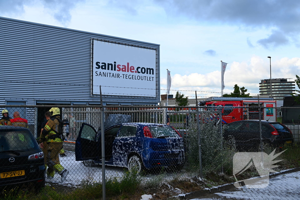 Auto zwaar beschadigd door brand