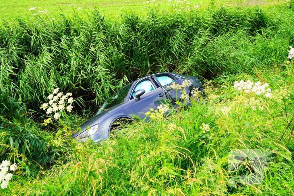 Botsing eindigt in water