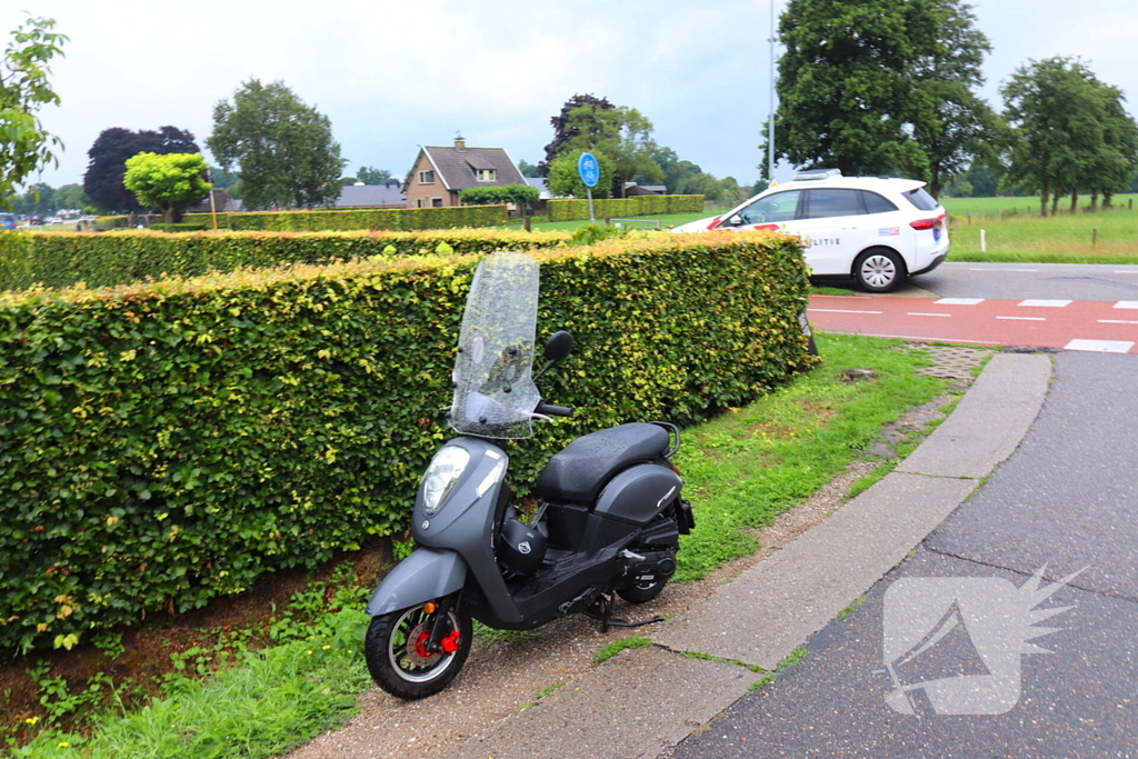 Scooterrijdster gewond bij aanrijding