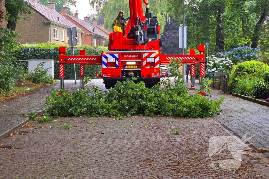 stormschade leidt tot ingrijpen brandweer