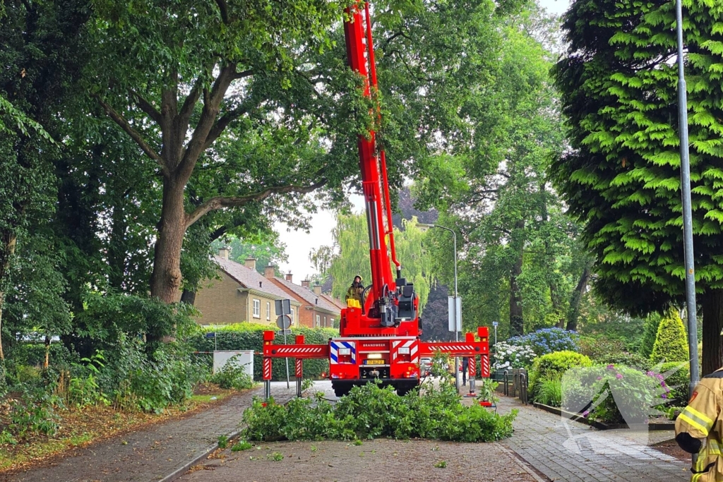 stormschade leidt tot ingrijpen brandweer