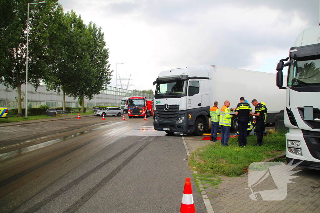 Tankbreuk vrachtwagen veroorzaakt lekkage
