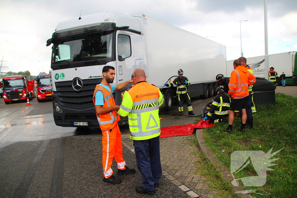 Tankbreuk vrachtwagen veroorzaakt lekkage