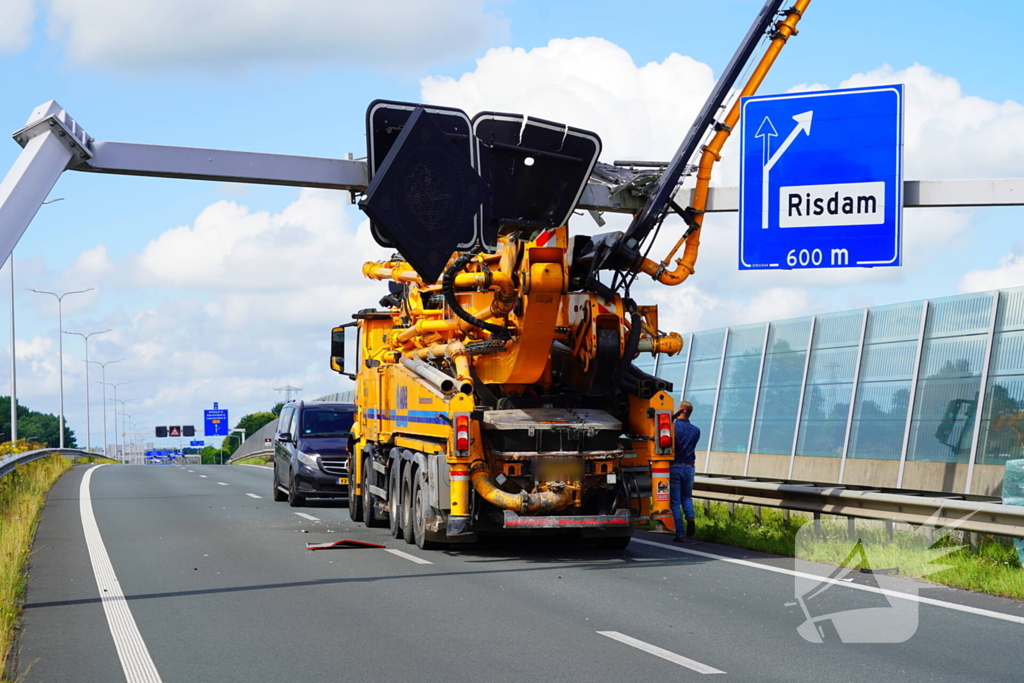 Vrachtwagen ramt matrixborden