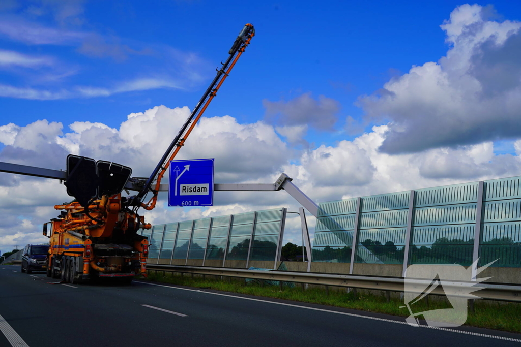 Vrachtwagen ramt matrixborden