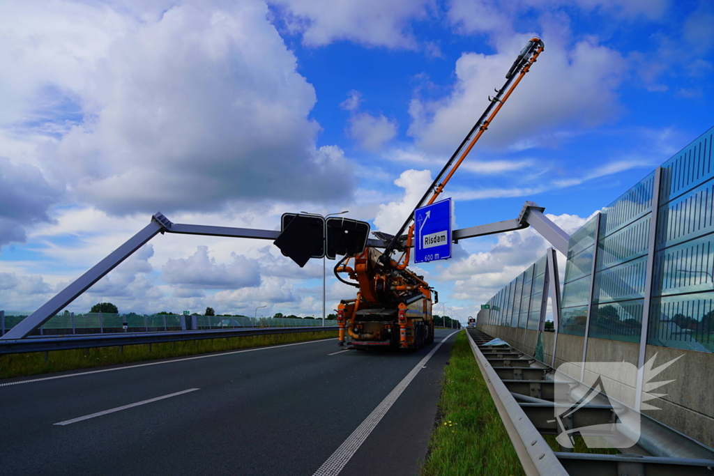 Vrachtwagen ramt matrixborden