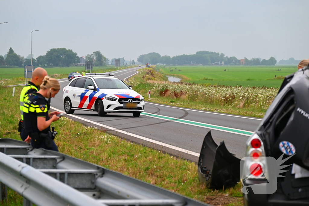 Auto crasht nabij nieuwe afslag