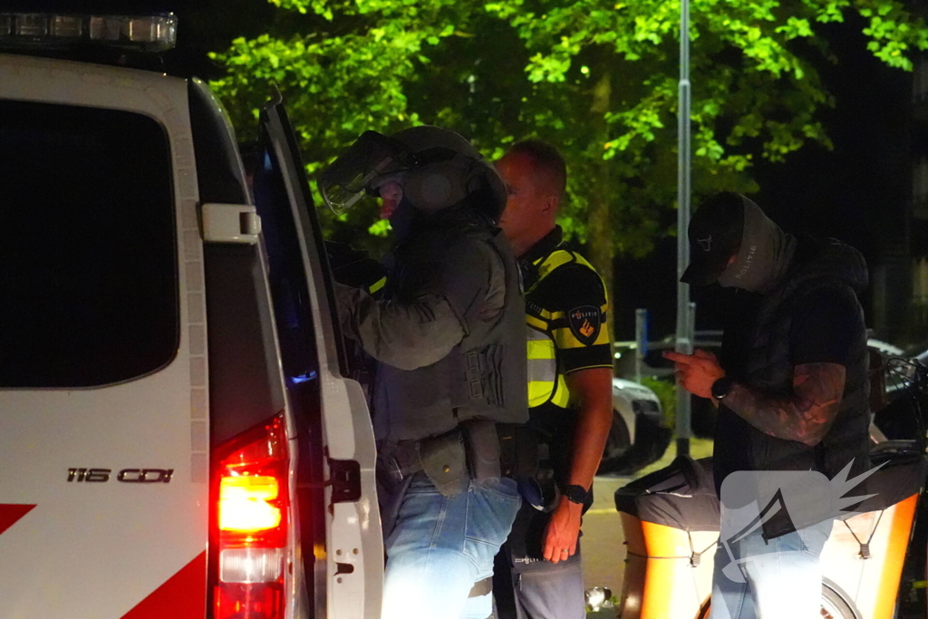 DSI valt woning in flat binnen en houdt verdachte aan
