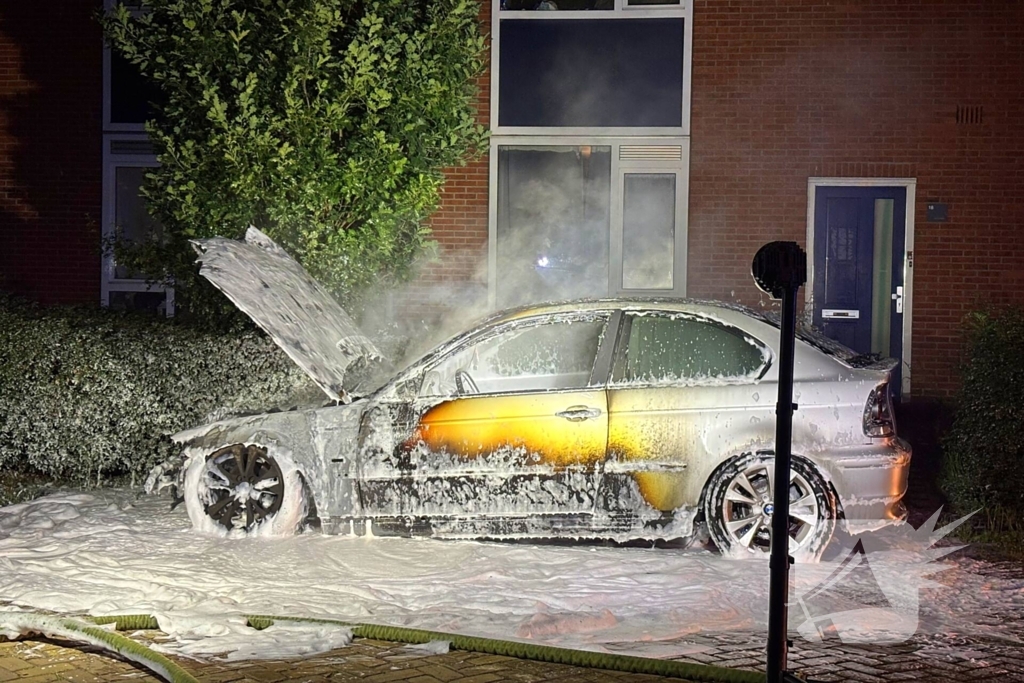 Motorcompartiment brandt volledig uit