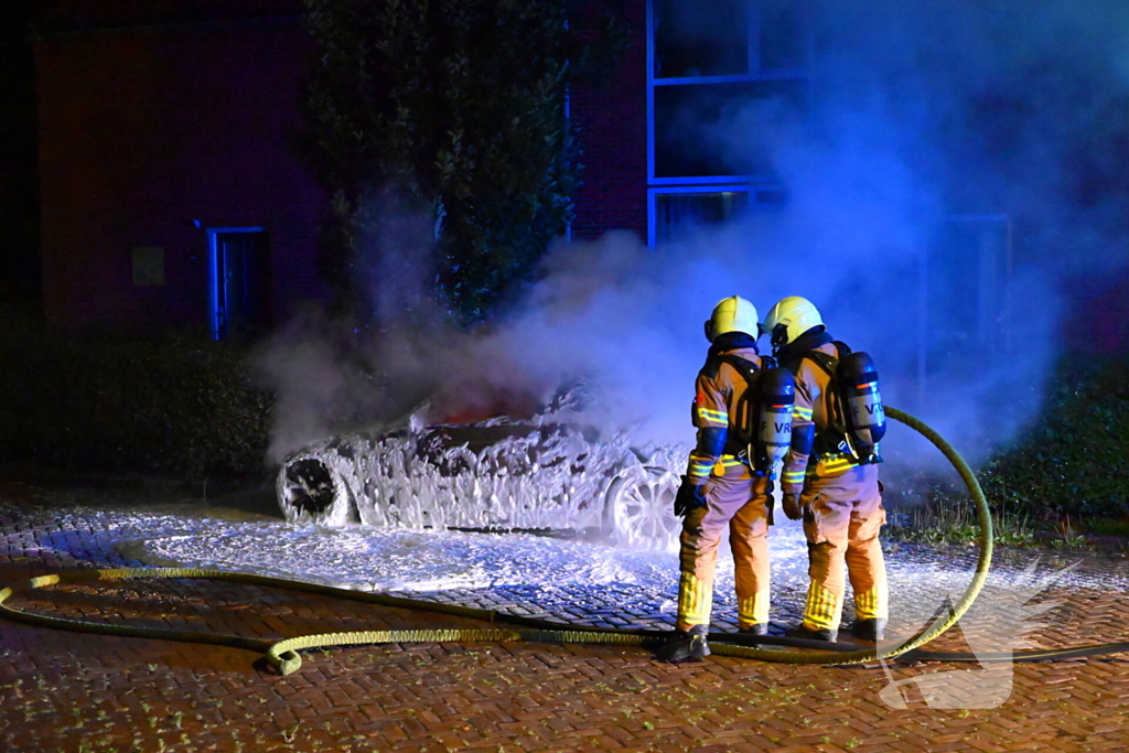 Motorcompartiment brandt volledig uit