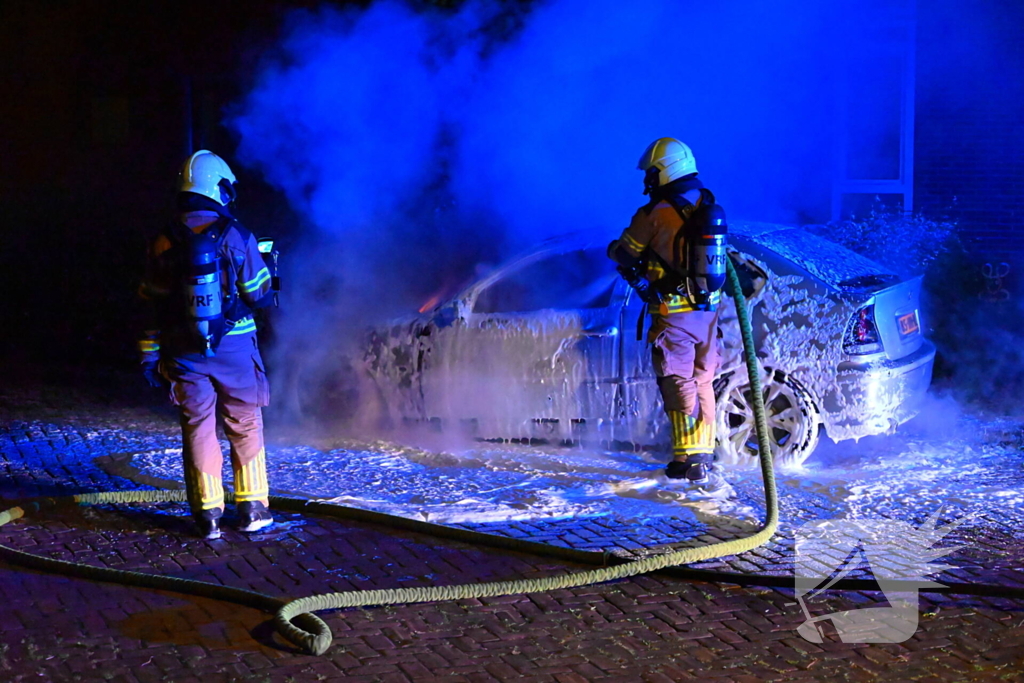 Motorcompartiment brandt volledig uit