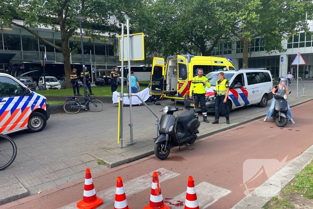 Zwaargewonden na botsing tussen fietser en scooter