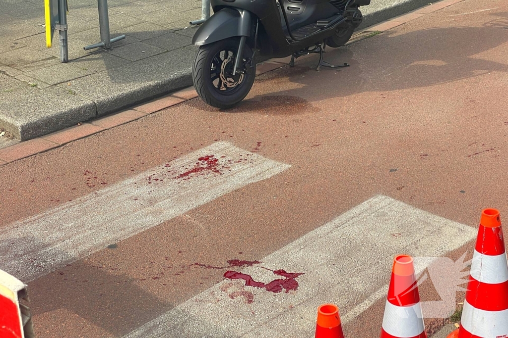 Zwaargewonden na botsing tussen fietser en scooter