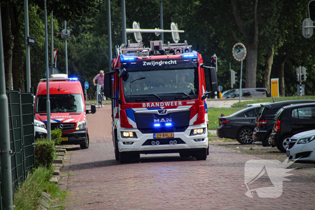 Grote brand op dak van woning