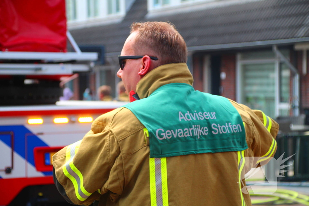 Grote brand op dak van woning