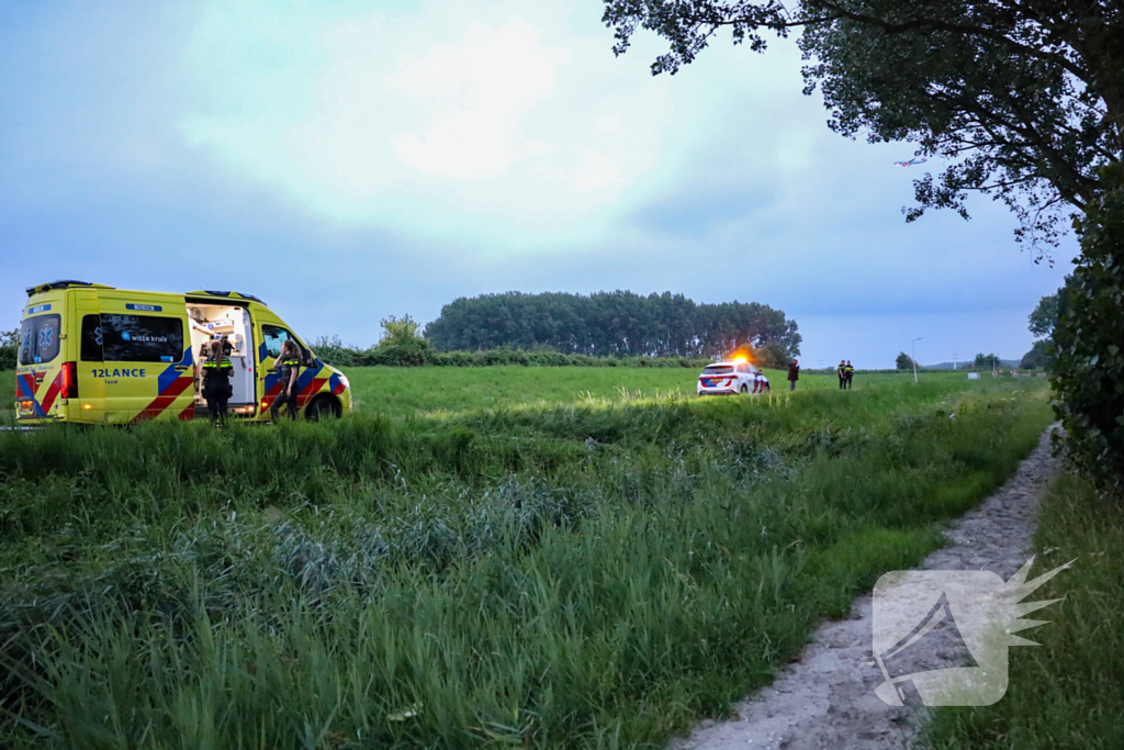 Taxi in sloot na eenzijdig ongeval