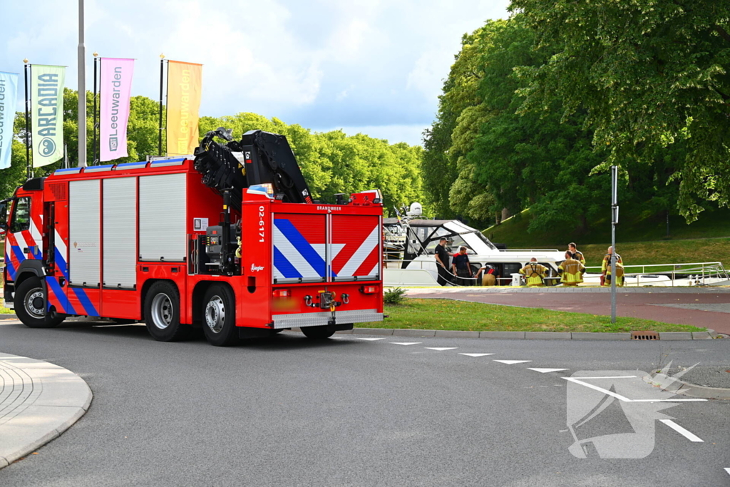 Kraan ingezet voor gestrande kruiser