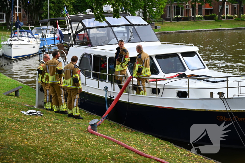 Kraan ingezet voor gestrande kruiser