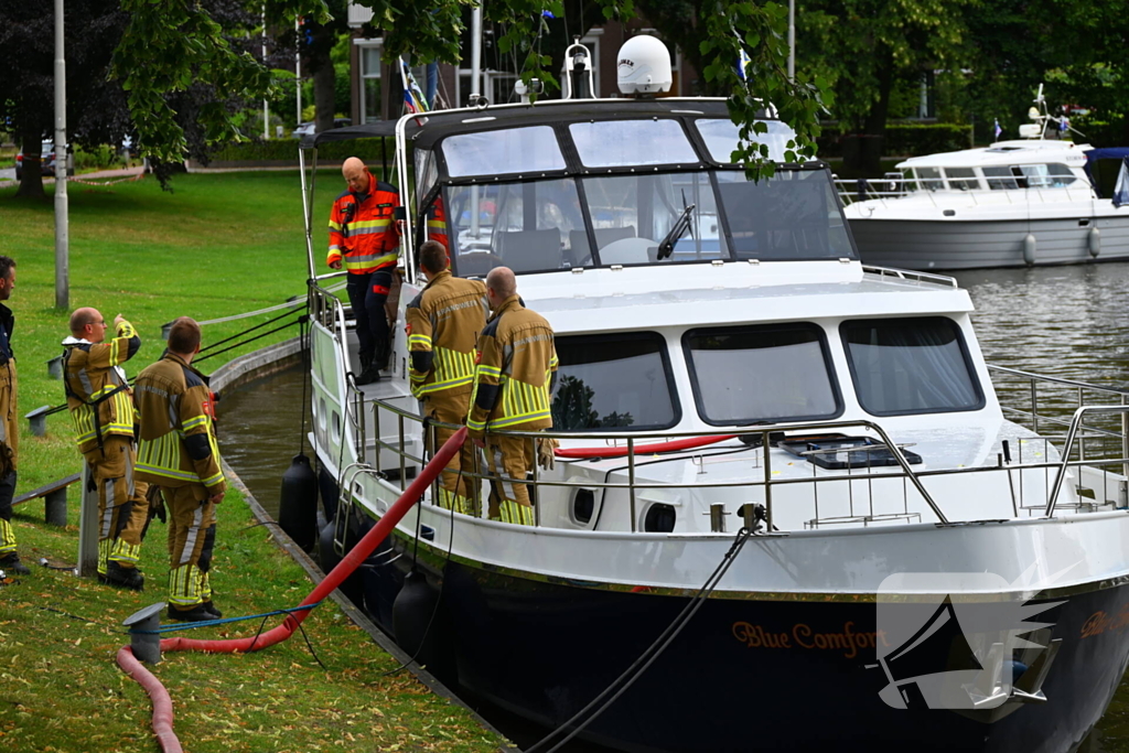 Kraan ingezet voor gestrande kruiser