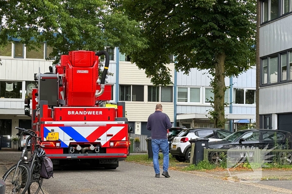 Brandweer redt persoon uit woning