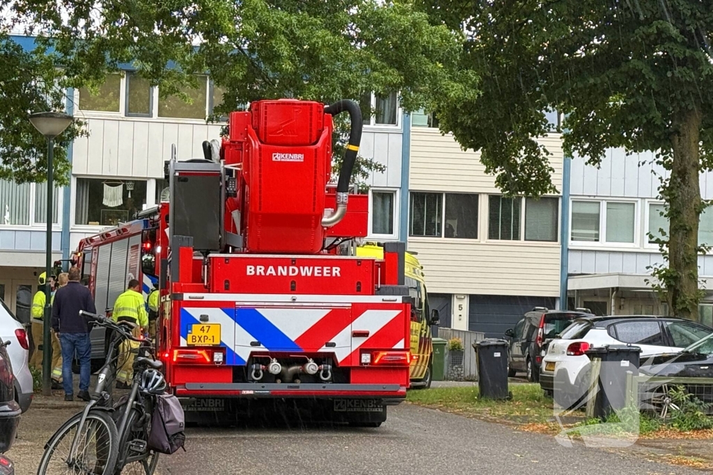 Brandweer redt persoon uit woning