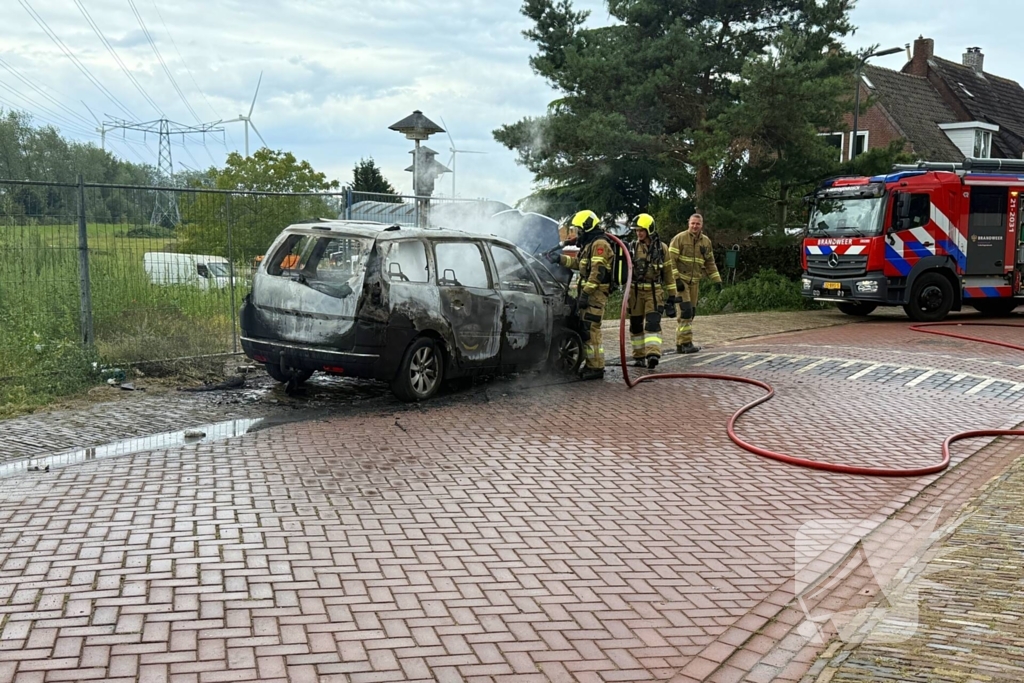 Auto uitgebrand zonder gewonden