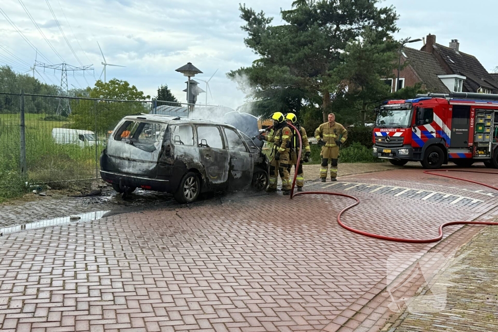 Auto uitgebrand zonder gewonden