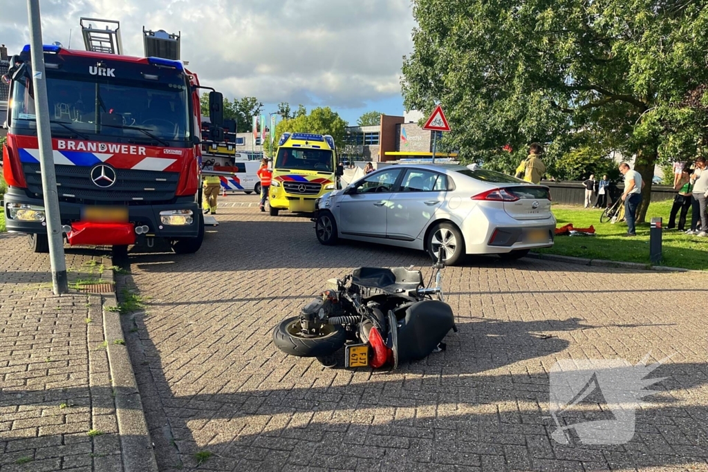Brommerrijder zwaargewond bij aanrijding
