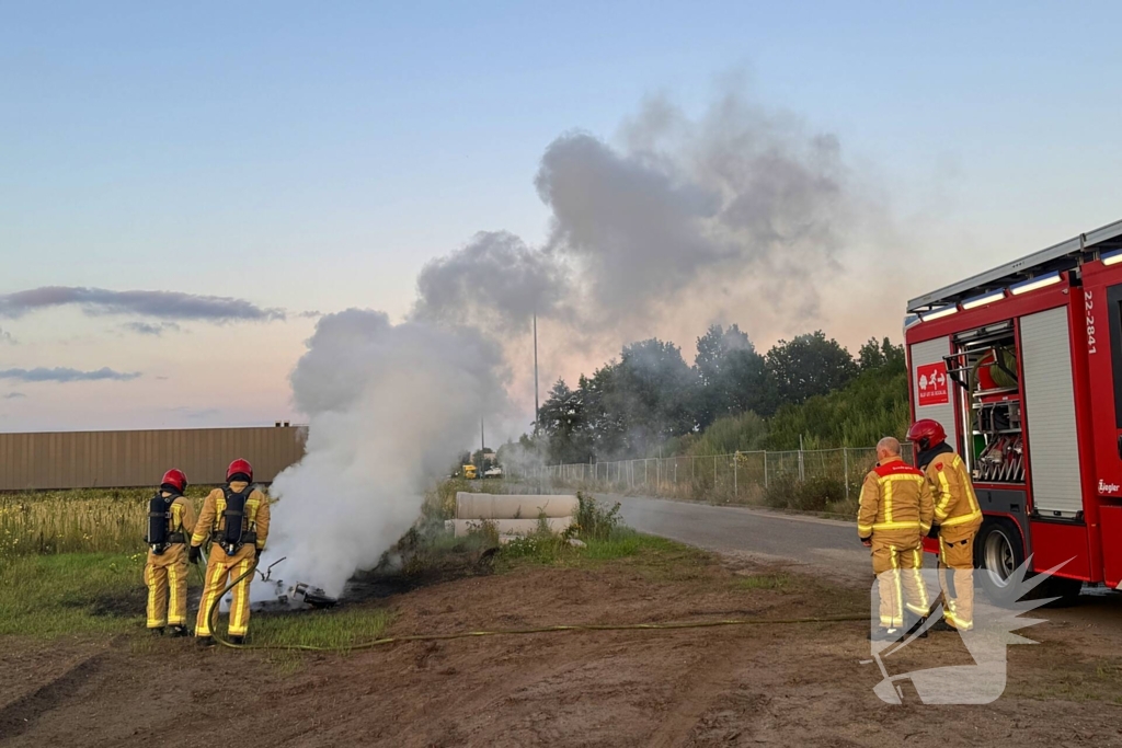 Scooter en pallet verwoest door brand