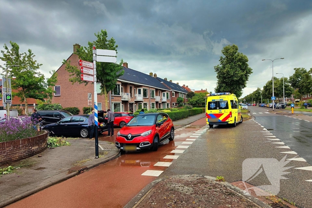 Botsing op kruising zorgt voor letsel