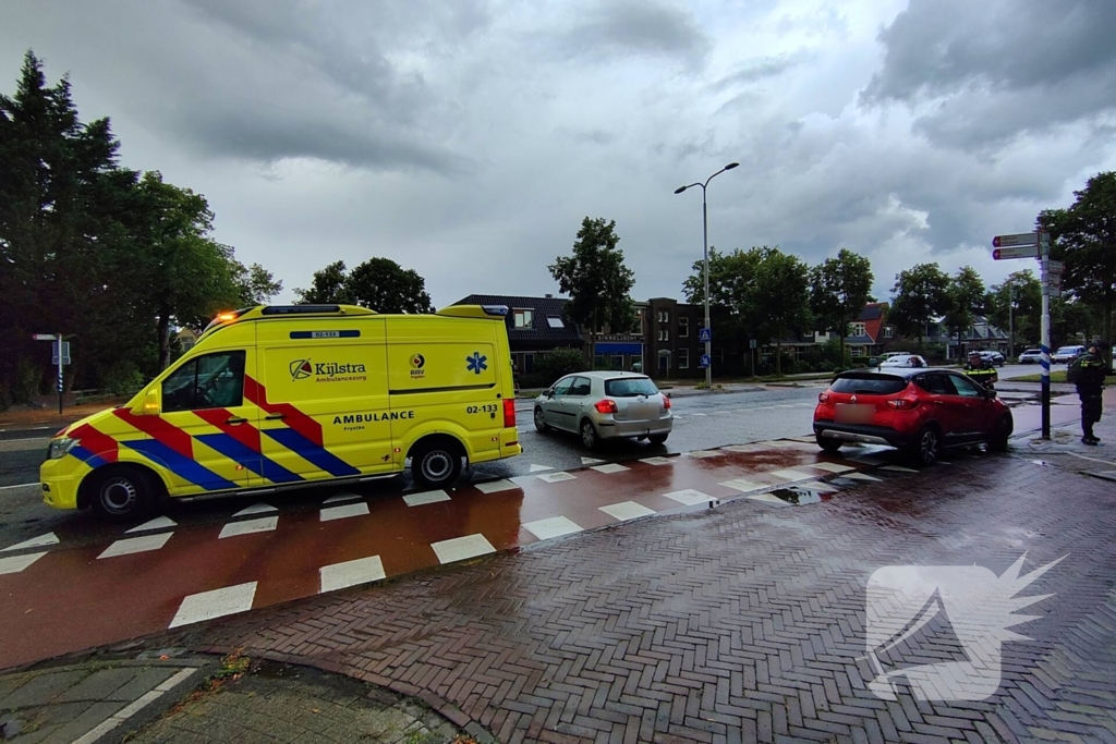 Botsing op kruising zorgt voor letsel