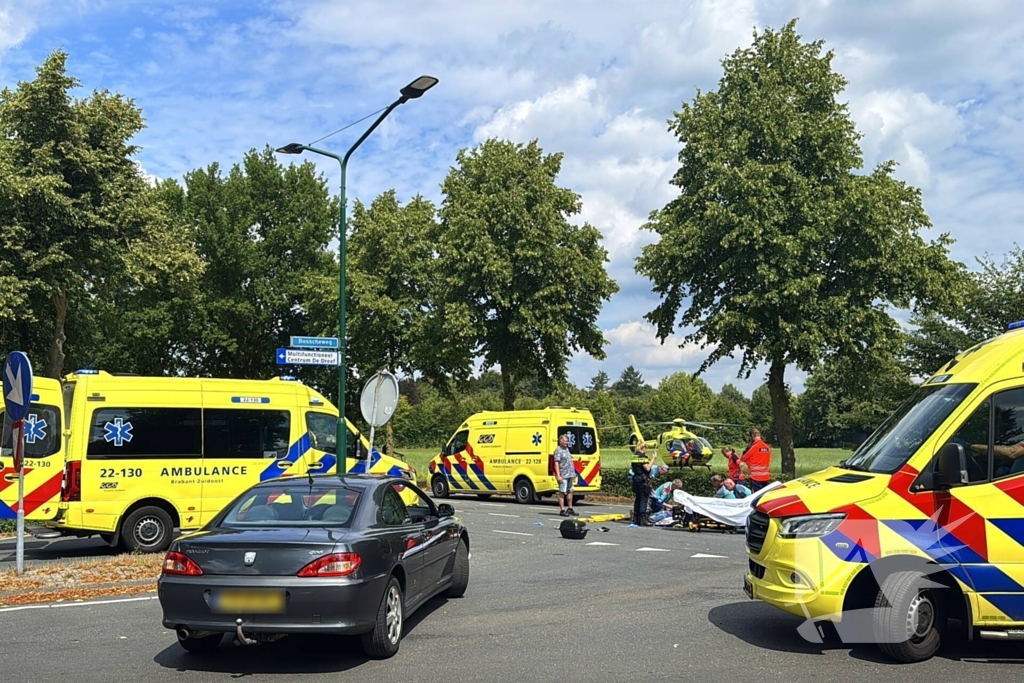 Scooterrijder zwaargewond bij botsing met auto
