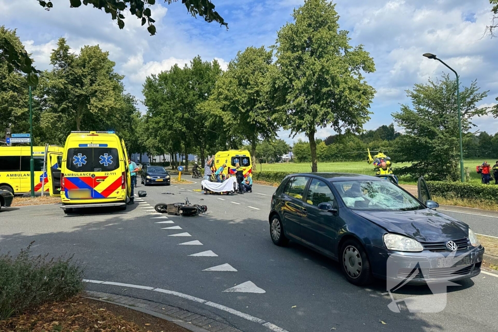Scooterrijder zwaargewond bij botsing met auto