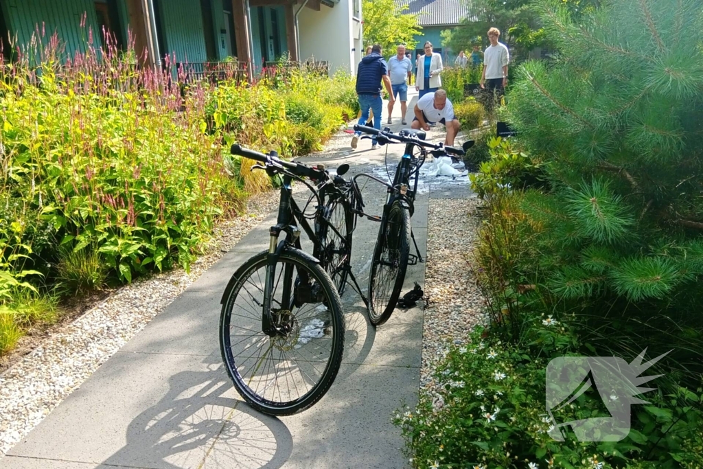 Oplettende omstanders blussen fietsbrand