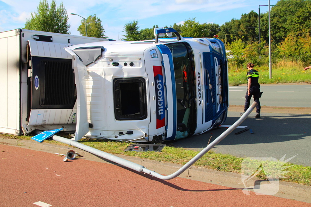 Vrachtwagen slaat om