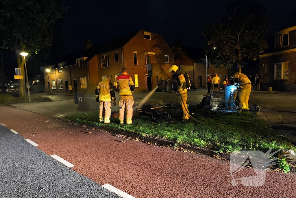 Brandend grofvuil snel geblust