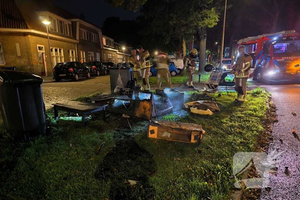 Brandend grofvuil snel geblust