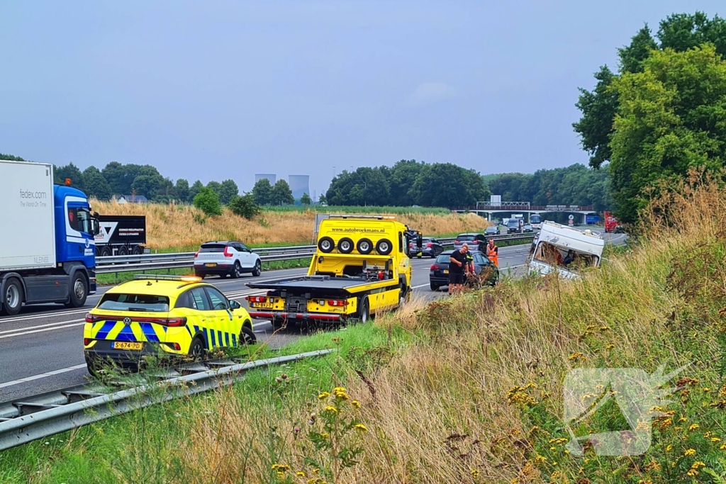 Bestuurder verliest macht over camper