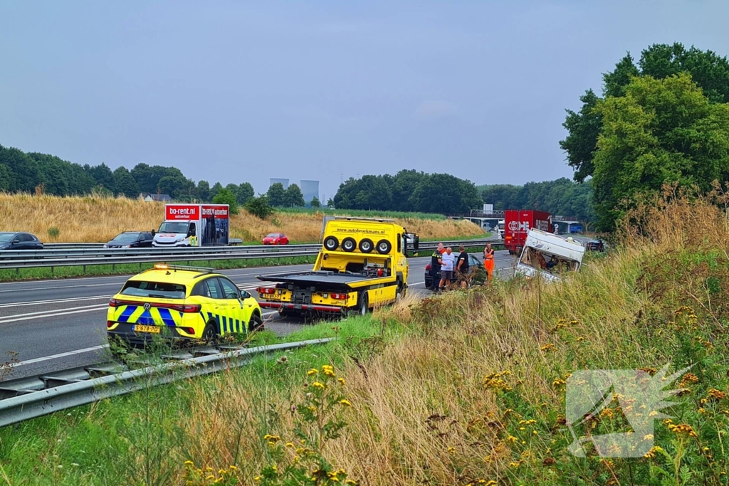 Bestuurder verliest macht over camper