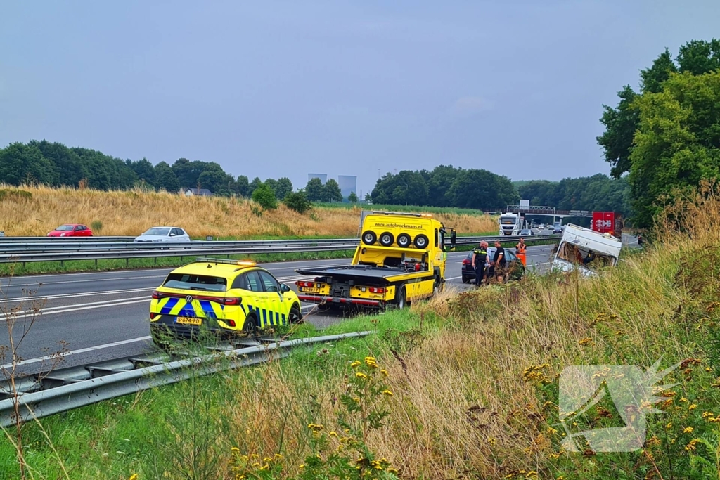 Bestuurder verliest macht over camper