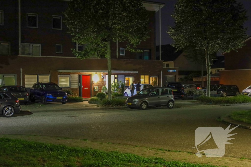 Benzinefles ontploft bij woning