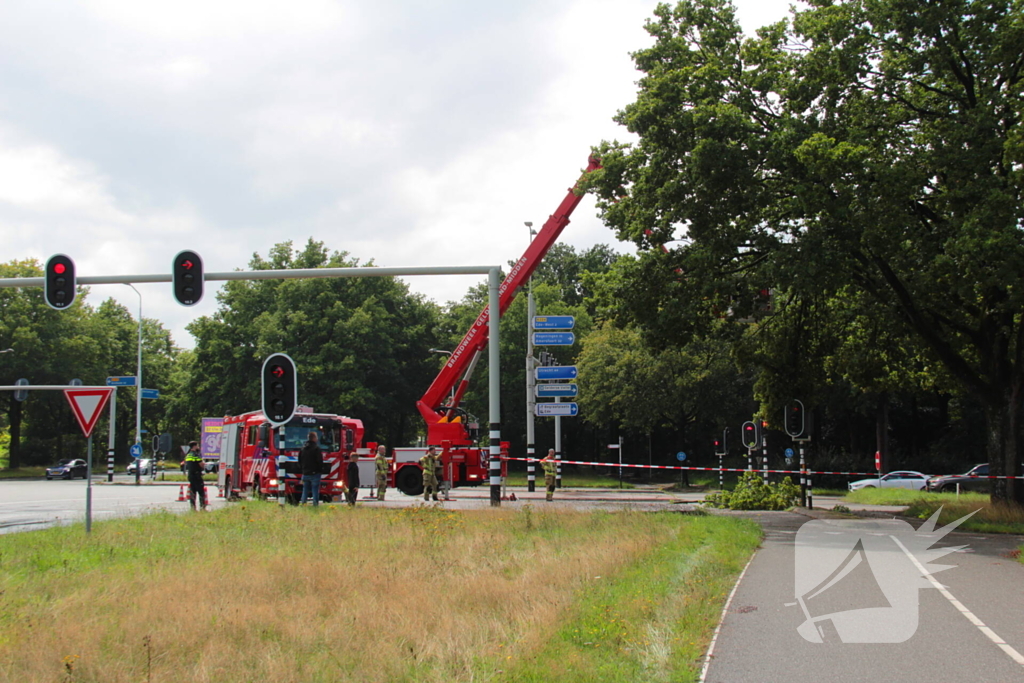 Provinciale weg deels afgesloten door stormschade