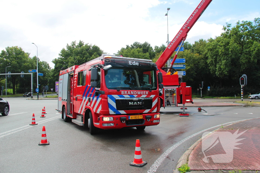 Provinciale weg deels afgesloten door stormschade