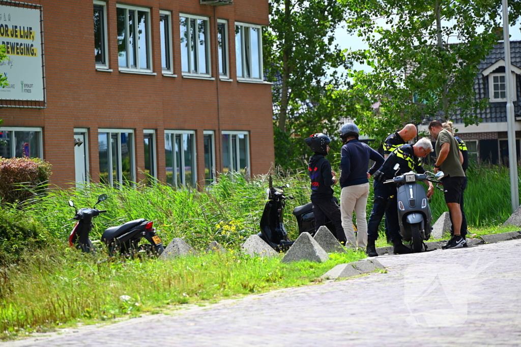 Scooterrijder met spoed naar ziekenhuis vervoerd